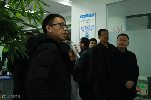 https://image.ipaiban.com/upload-ueditor-image-20171212-1513061552585054394.jpg