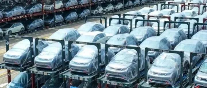 中远海运又用框架箱装汽车！2807辆比亚迪车、965个框架箱发往巴西
