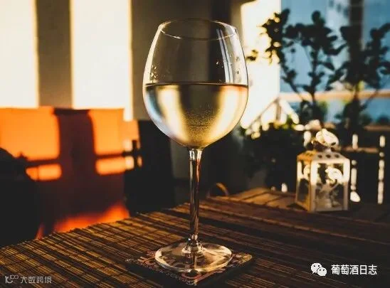 最适合下雨天喝的葡萄酒