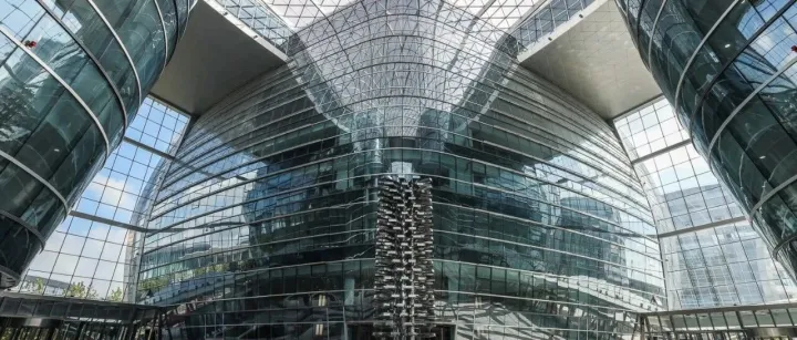 青浦西虹桥-国展对面，10111㎡带900㎡露台，豪装带家具办公空间
