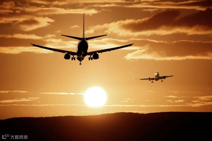 plane-513641_1280.jpg