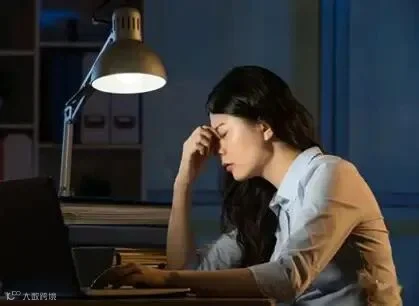 女子长期熬夜 的图像结果