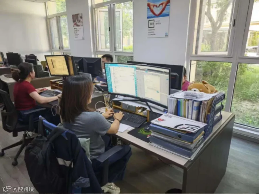 团队协同：巨恒员工使用数字化系统开展工作