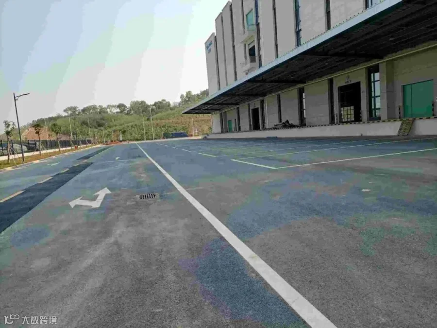 园区道路与双边卸货平台实景