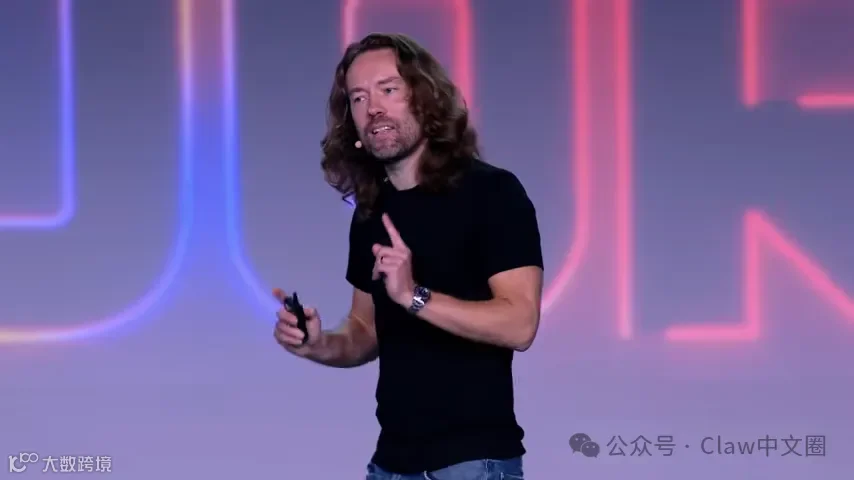 DHH 在 Rails World 2026 演讲中的画面，由 @heyakbarali 分享