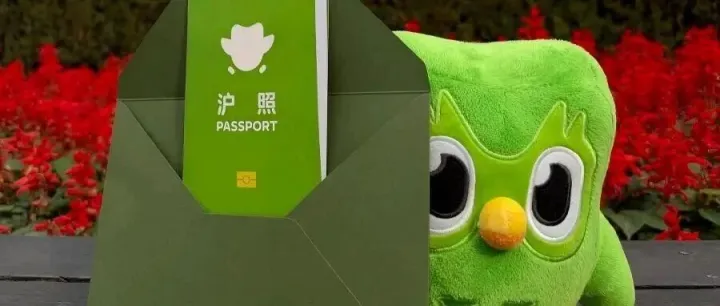 多邻国上线沪语课、名创优品的YOYO号卫星升空……品牌如何让故事拥有具体的记忆点？｜一周案例