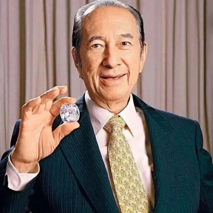 何鸿燊流传极广的一句话：你赢了2000万想走，赌场不会拦你，赌场递上3800元香槟：高手收割，从来不用硬拦