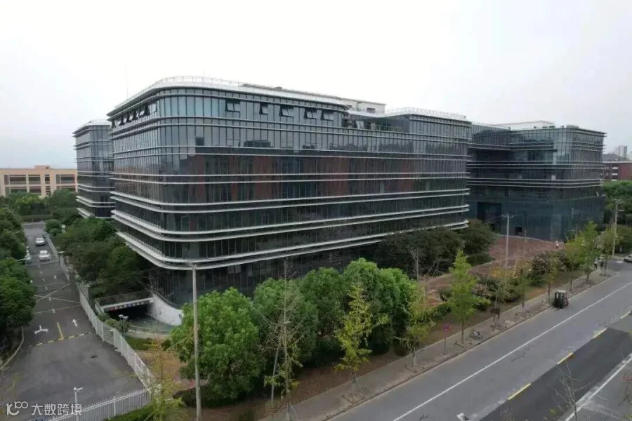 现代化办公建筑群
