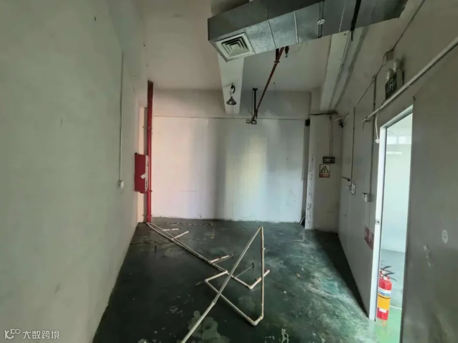 独立小仓库隔间，消防设施齐全