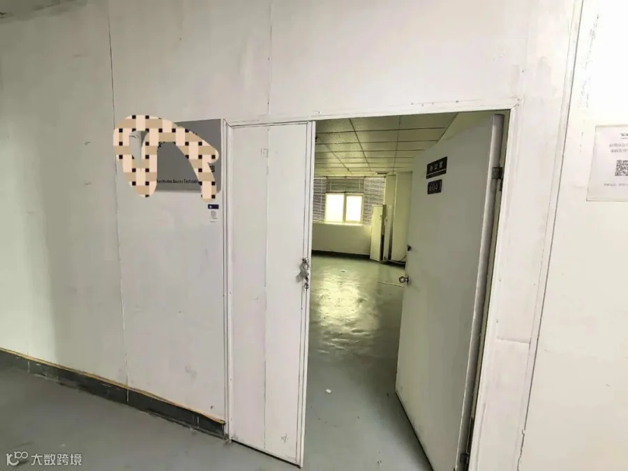 室内走廊与办公区入口