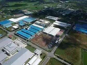 园区鸟瞰，蓝顶标准厂房集群已成规模