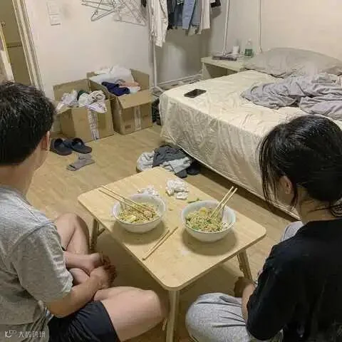 配图