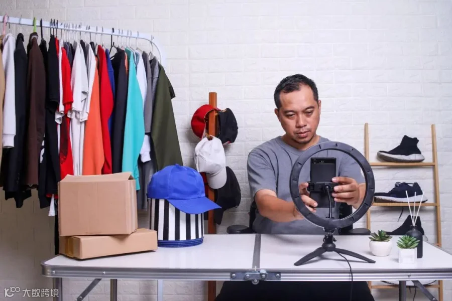 Online Thrifting And Business Digital E Commerce Concept