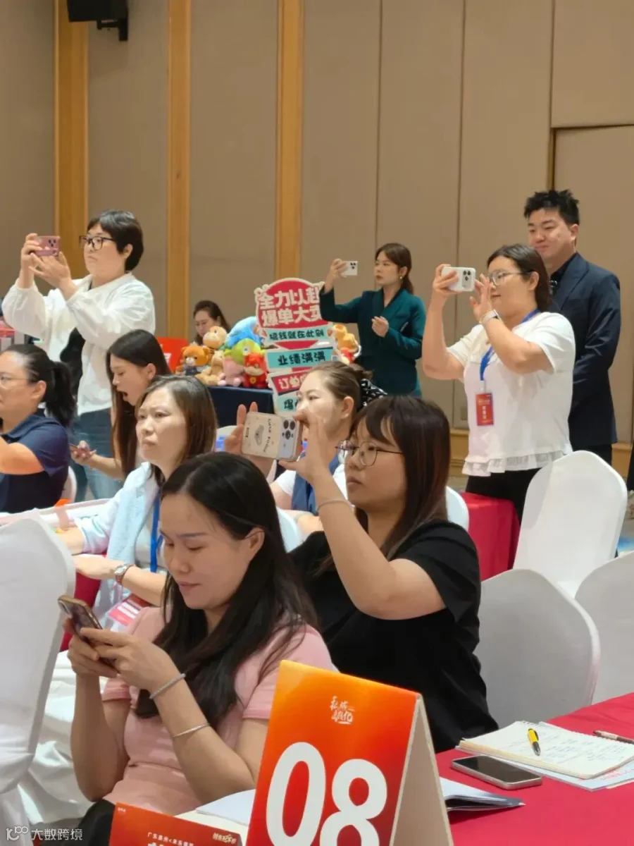 门店微信几千个沉睡客户怎么唤醒？30-90 天激活法：① 为什么是 30-90 天窗口期；② 激活公式（时机×内容×触达方式×次数）；③ 不同分层客户的唤醒话术；④ 激活效果如何衡量。