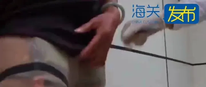 还记得《金关》里美容院的那一幕吗？