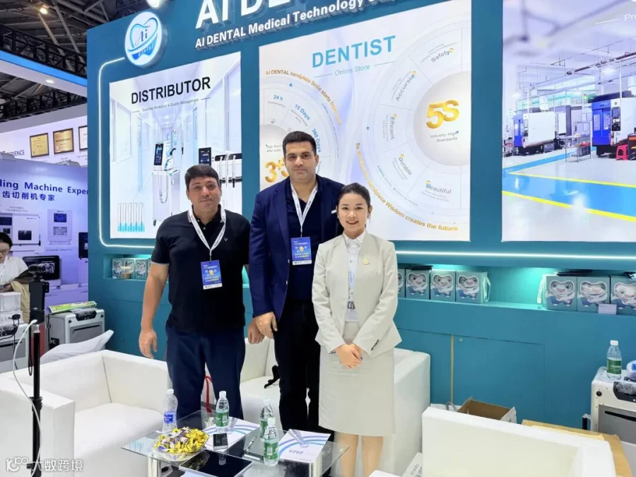 AI DENTAL sales representative with customers at DenTech China 2026