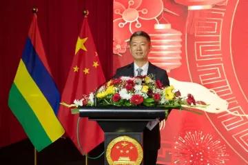 “中国年”视角下的合作机遇:驻毛里求斯使馆举办乙巳蛇年春节招待会