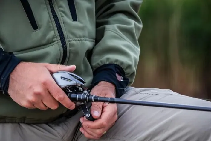 三闯港交所，全球第一“钓鱼佬”这回不“空军”了