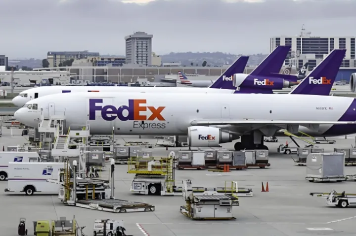 深圳宝安机场逆袭上海浦东机场，成内地机场货运新霸主