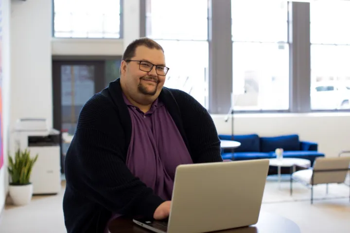 独立站 vs 平台电商：3大核心优势与冷启动实战指南（2025版）