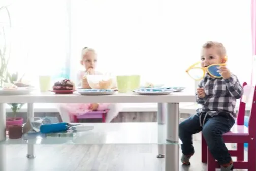 儿童餐桌选购攻略：七大核心要素，资质认证与平台推荐不可少