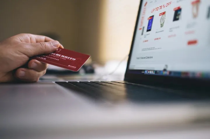 在海外卖棺材，一个月赚600多万