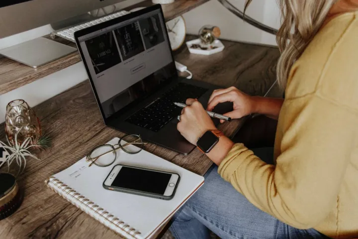 外贸建站花钱指南：域名、服务器、模板、开发费用全解析！