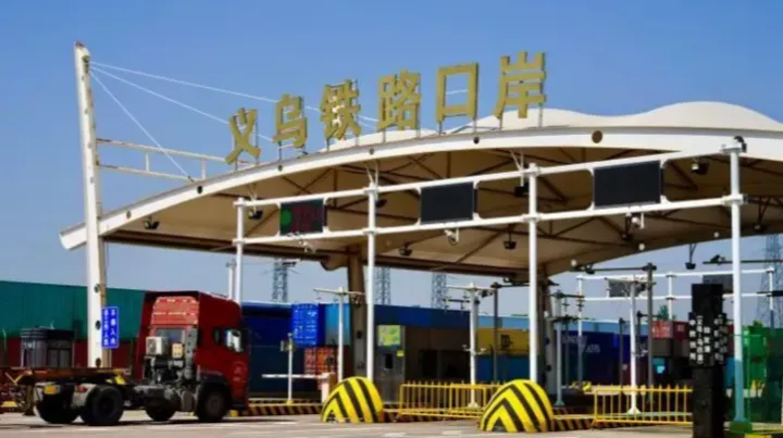 “义新欧”中欧班列迎来新动力！国产混动复兴号机车即将上线
