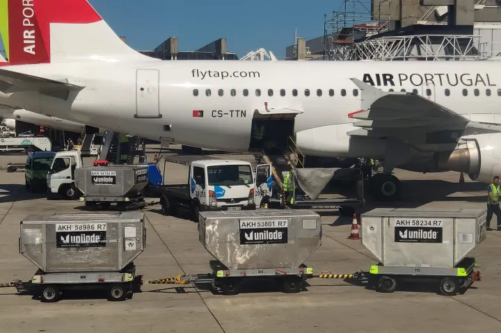 美国政府停摆引发航班锐减，扰乱货运市场！