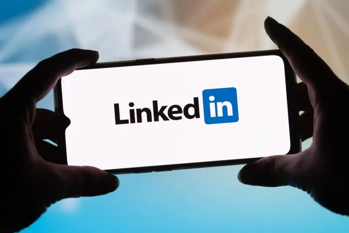 警惕！LinkedIn上同行正在夺走你的客户！