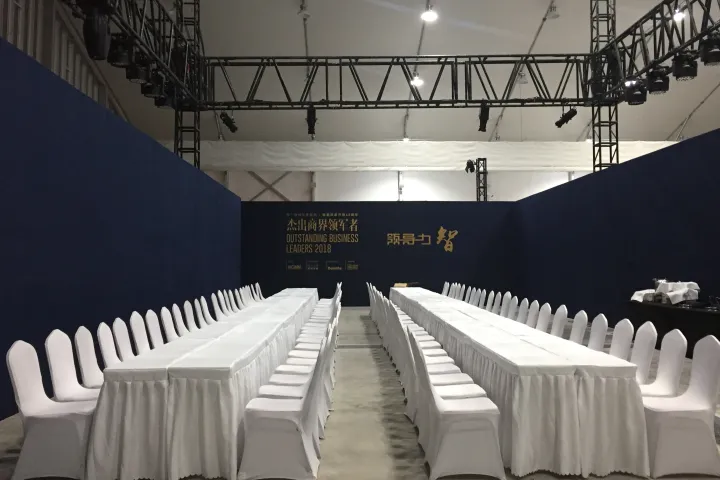 上海桌椅沙发物料租赁，哪家性价比最高？