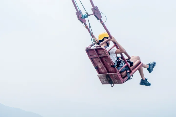 瀑布秋千坠崖事件，能让景区从流量狂欢中清醒吗？