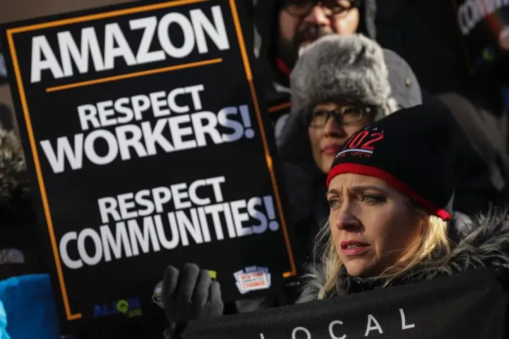 亚马逊旺季封仓！爆仓罢工双重夹击下，卖家如何应对？