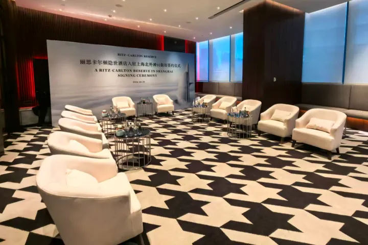 上海公司年会桌椅沙发租赁推荐！年会布置省心不翻车