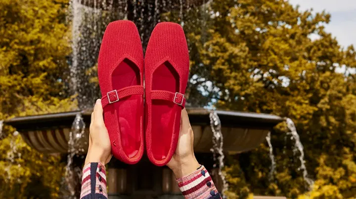 用塑料瓶做轻奢女鞋，字节投资的品牌做对了什么？