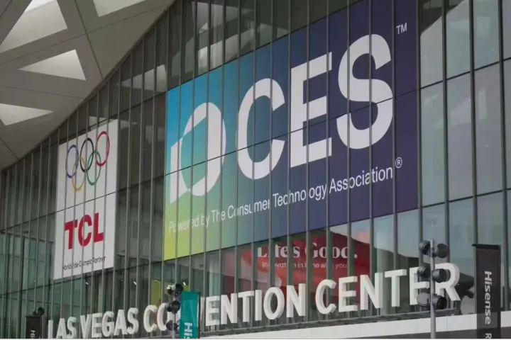 CES变成中国科技秀：机器人跳舞、熊猫获奖、眼镜会说话