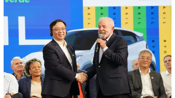 比亚迪巴西工厂迎第1400万辆新能源车下线，卢拉出席仪式 | 跨境焦点