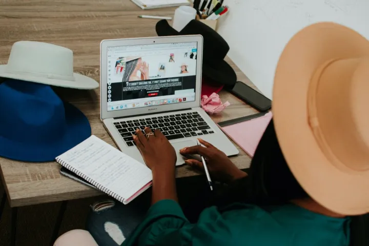  独立站终极指南：定义解析、6大核心优势与电商平台的关键差异  