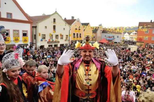 选品指南：俄罗斯节日爆单商品清单！从新年枞树到胜利日军品