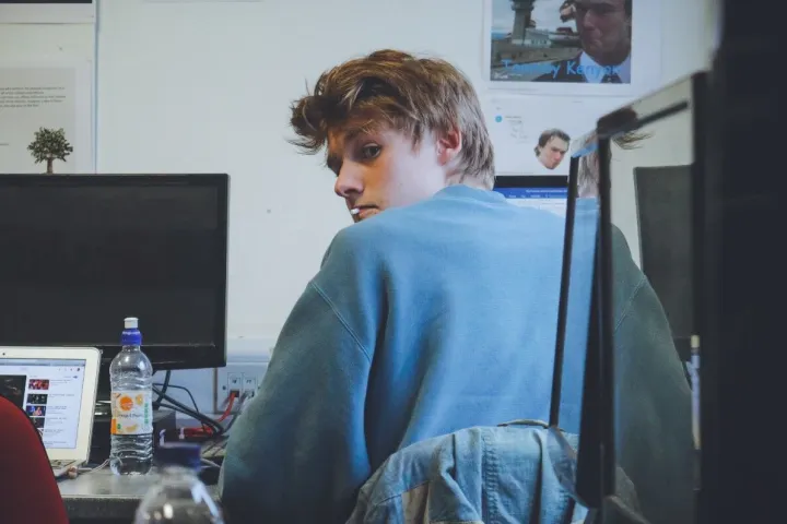 外贸建站贵吗？3种方式成本全对比，别被坑了！