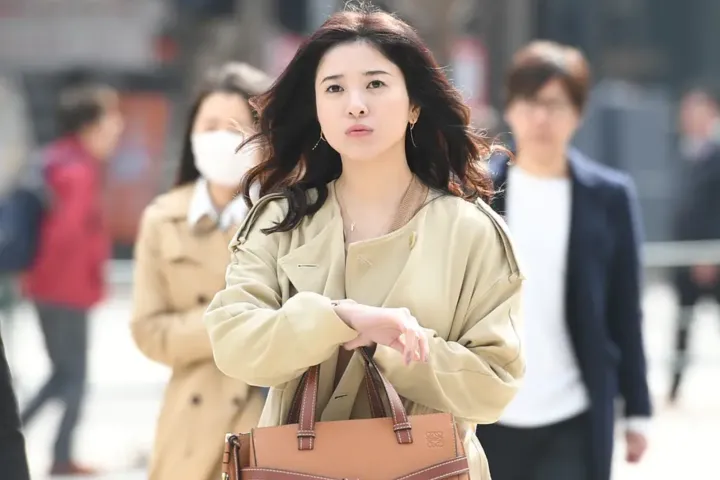 从 “无缘社会” 到女首相上台：日本的“老 “与”新“，藏着多少消费密码？