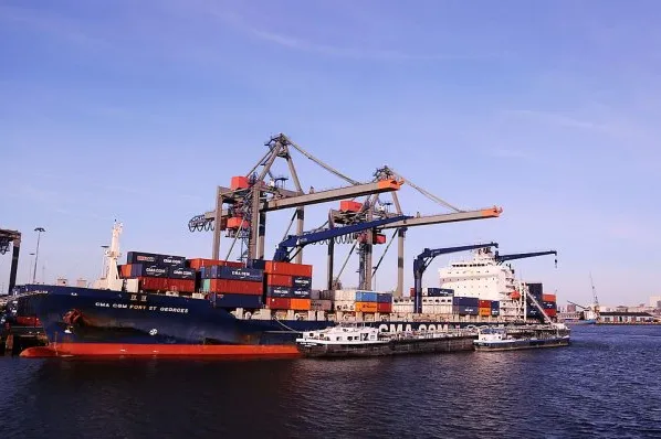 鹿特丹港罢工致物流动荡，海运系统如何助力专线企业逆袭？