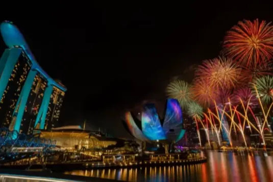 从线上到线下融合：新加坡节日消费，跨境电商的“本地化”服务与体验升级