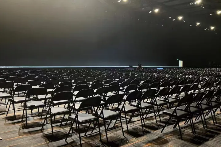 上海办展、搞活动、开年会桌椅还没着落？这份靠谱租赁指南请收好