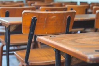 课桌采购常见错误？如何找到高性价比供应商？