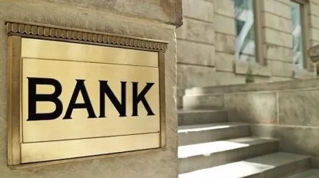 2025香港银行三巨头大PK：汇丰、中银、渣打，谁才是你的港卡首选？