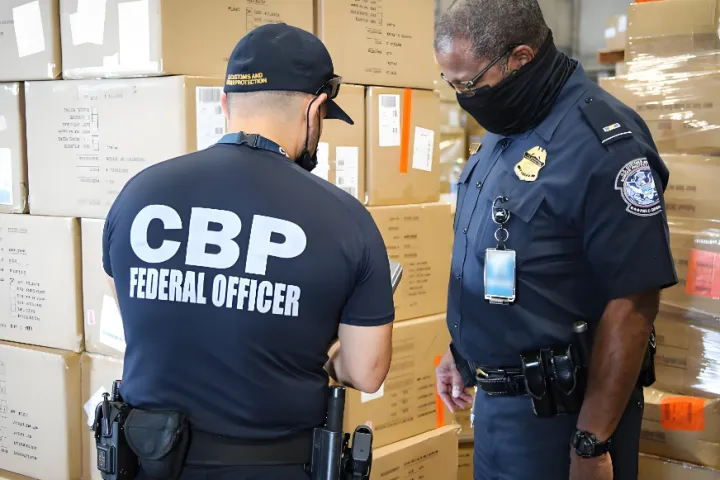 震惊！美国海关100%查验中国货物，数千集装箱遭退回或销毁