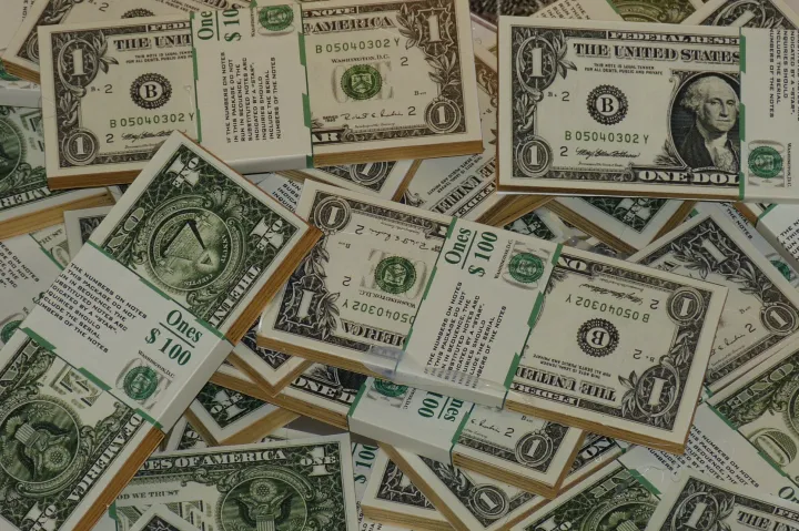 华尔街豪赌700亿关税退款！