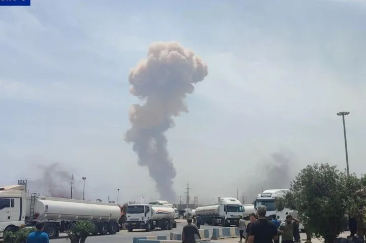  伊朗大港爆炸：14死超750伤，化学品之祸还是另有隐情？