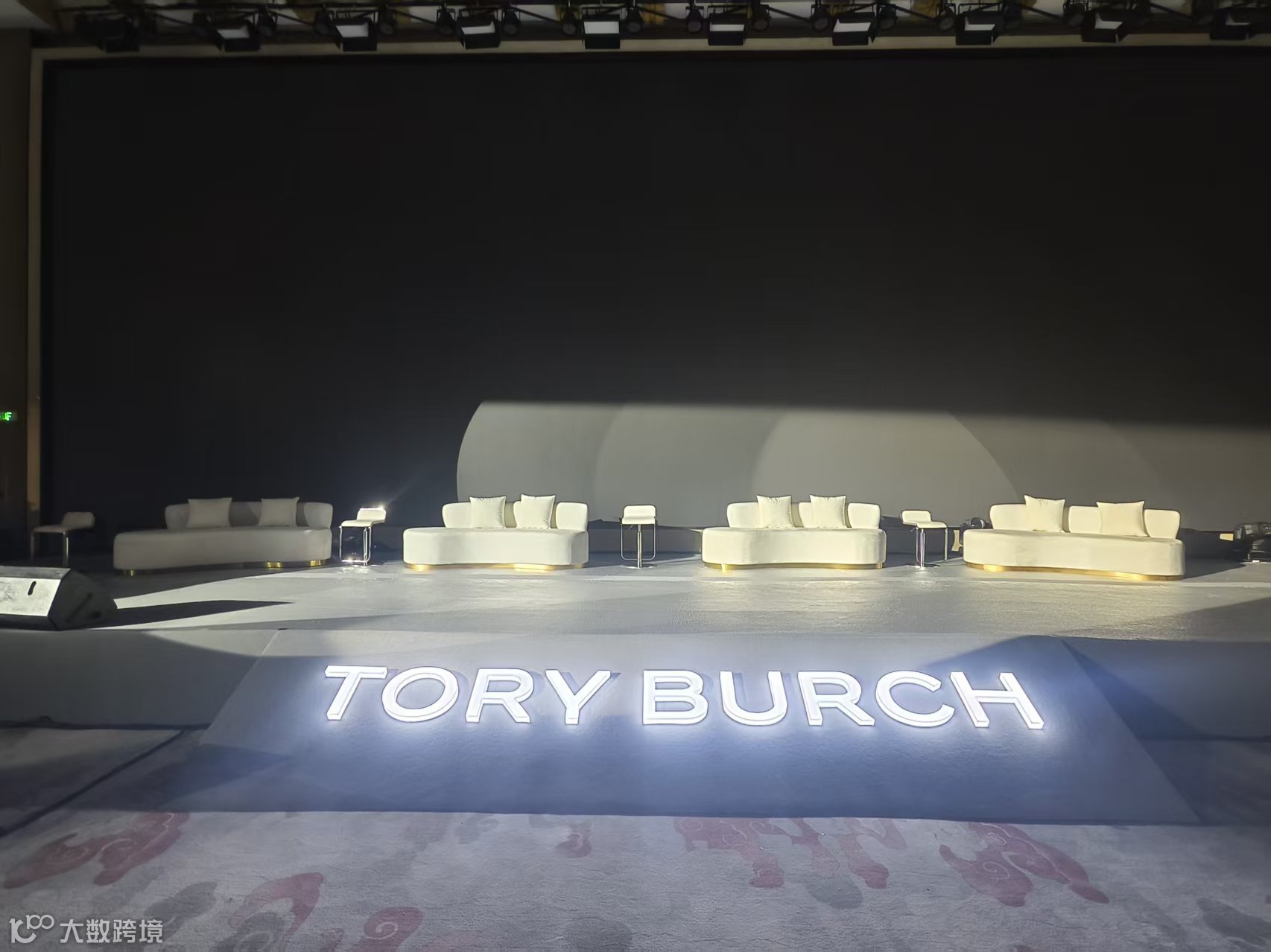 上海桌椅沙发物料租赁，这几家细节见真章